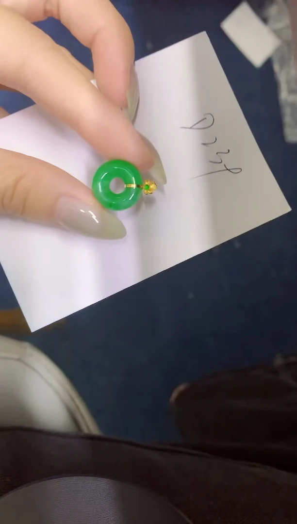 翡翠18K金镶嵌颈饰缅甸天然翡翠A货