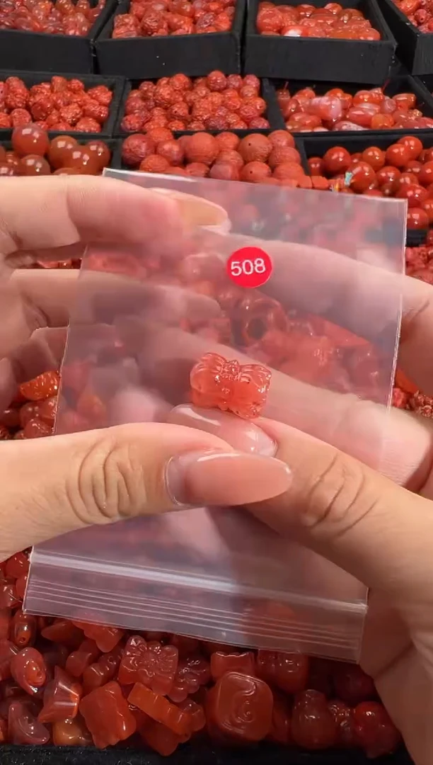 南红玛瑙未镶嵌颈饰1