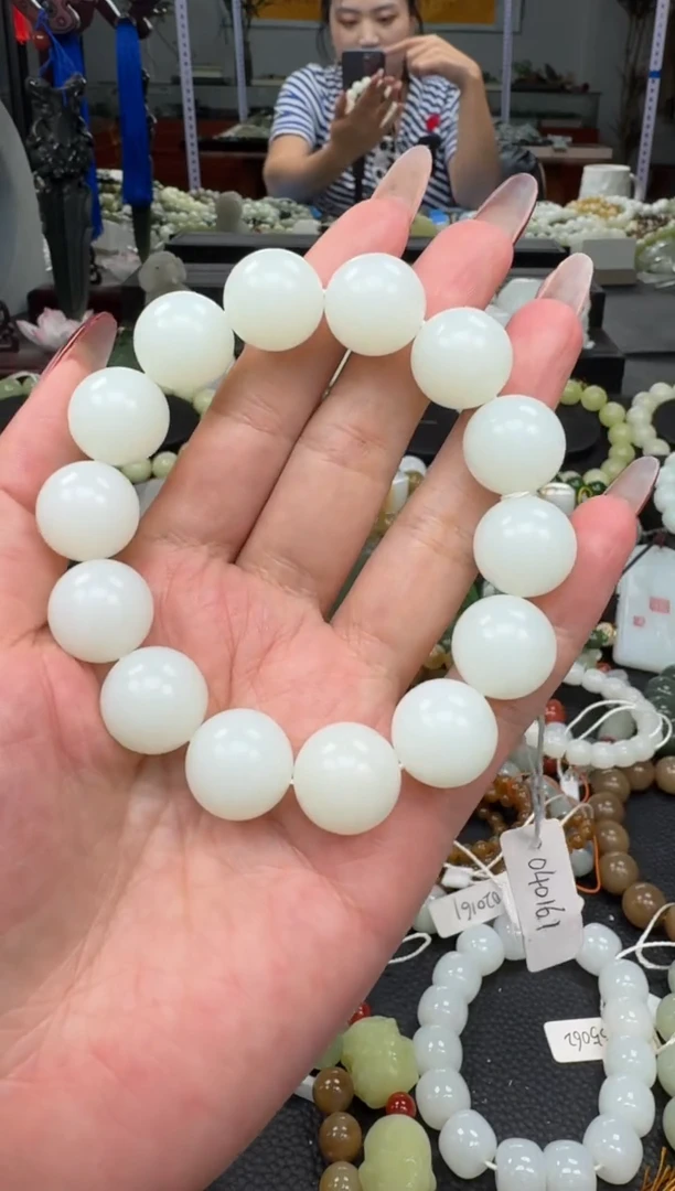 未镶嵌手链和田玉新疆且末金山白玉卡16