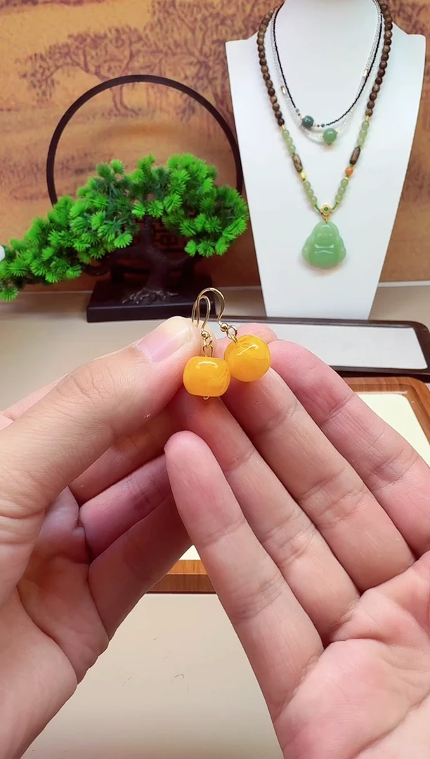 14K金镶嵌蜜蜡耳饰E01