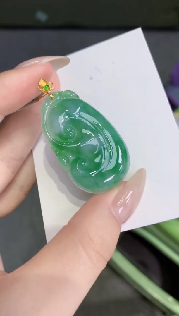 颈饰18K金镶嵌翡翠天然缅甸翡翠A货挂件