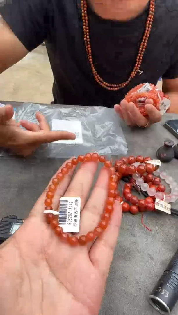 南红玛瑙单圈未镶嵌原矿无优化6mm左右多样发一串有纹裂