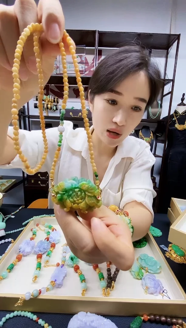 颈饰未镶嵌翡翠吊坠