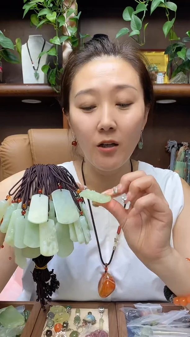 岫玉未镶嵌颈饰多样性发货其中发一龙