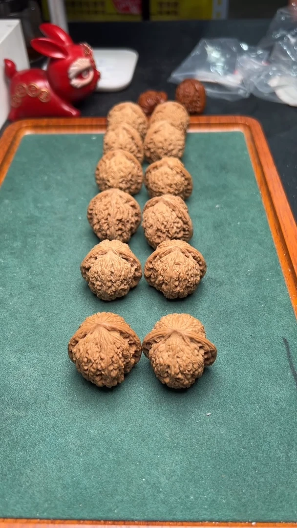 文玩核桃把件35红宝石