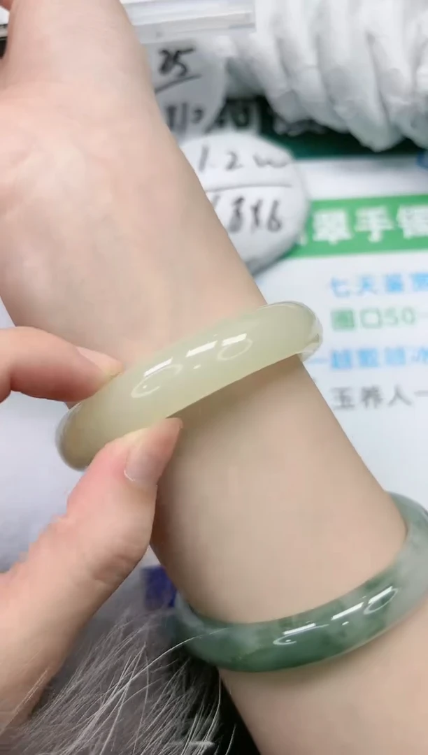 【闪购商品】石英质玉手镯未镶嵌K79-53/64