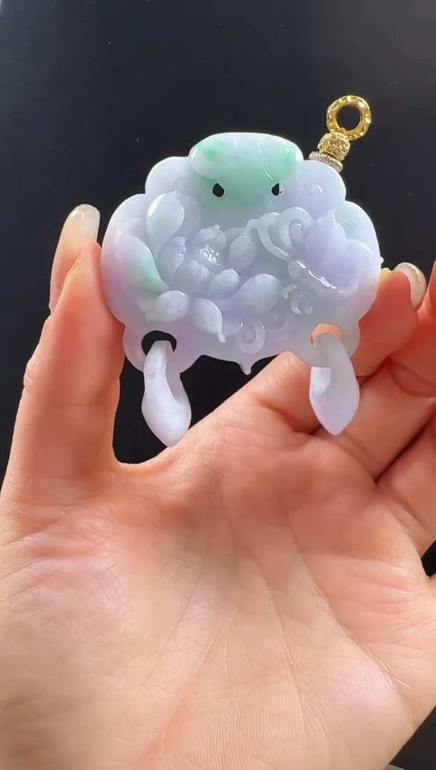 颈饰未镶嵌翡翠蝶恋花