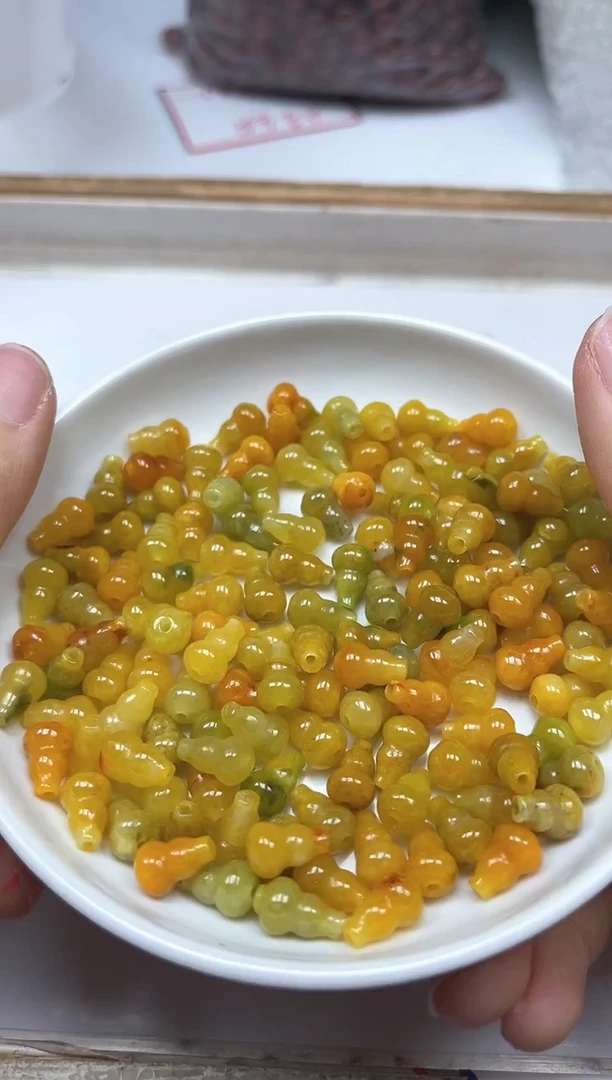 手饰翡翠未镶嵌D404 黄翡葫芦8*12mm10个15元