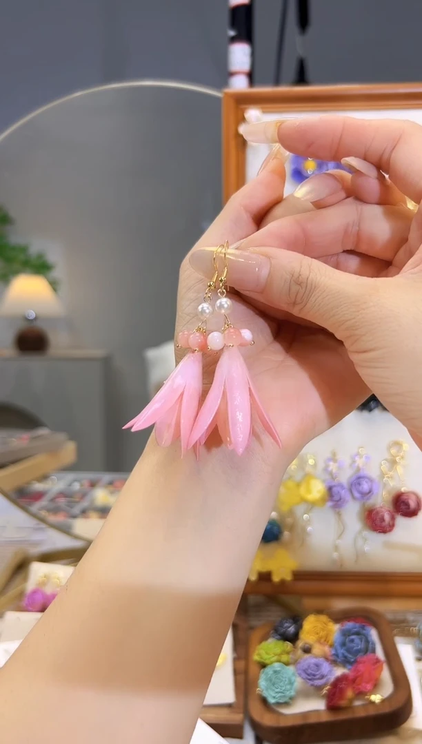 铜合金树脂925银粉色玉兰耳钩