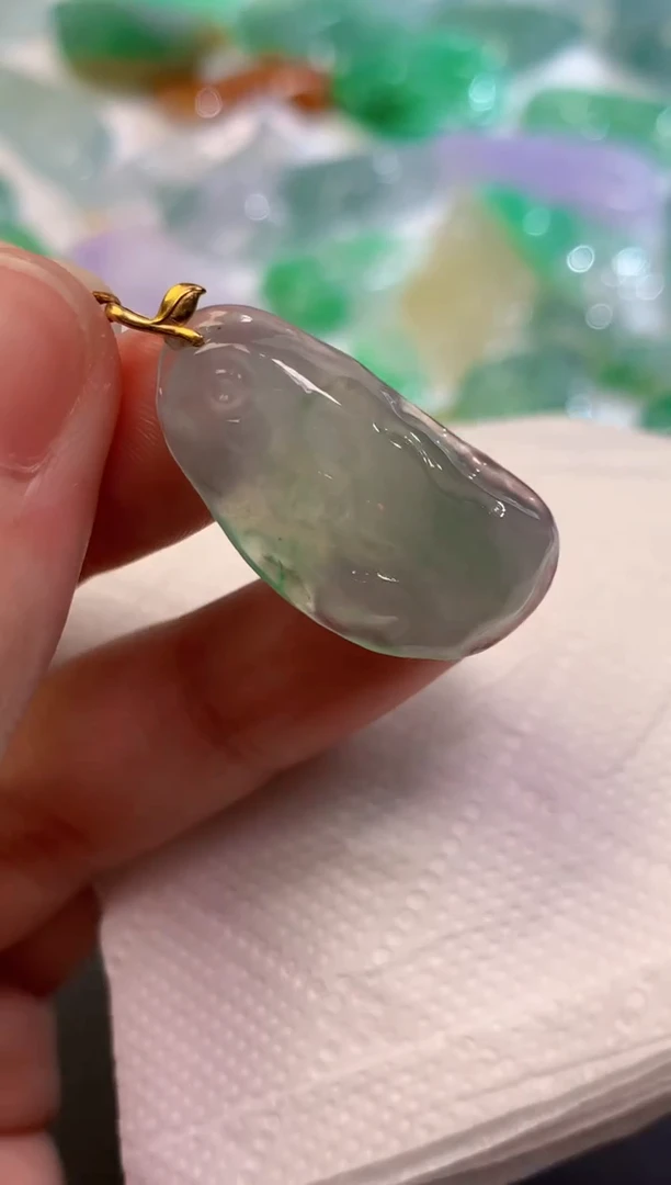 颈饰未镶嵌翡翠