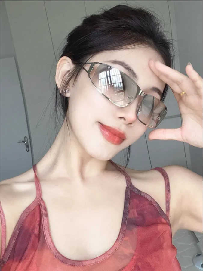 日夜两用太阳眼镜登山开车拍照凹造型墨镜高级感防晒骑行护目镜女