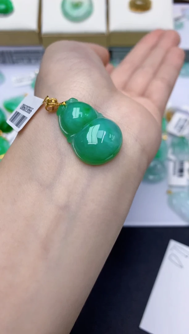 翡翠18K金镶嵌颈饰0000000000