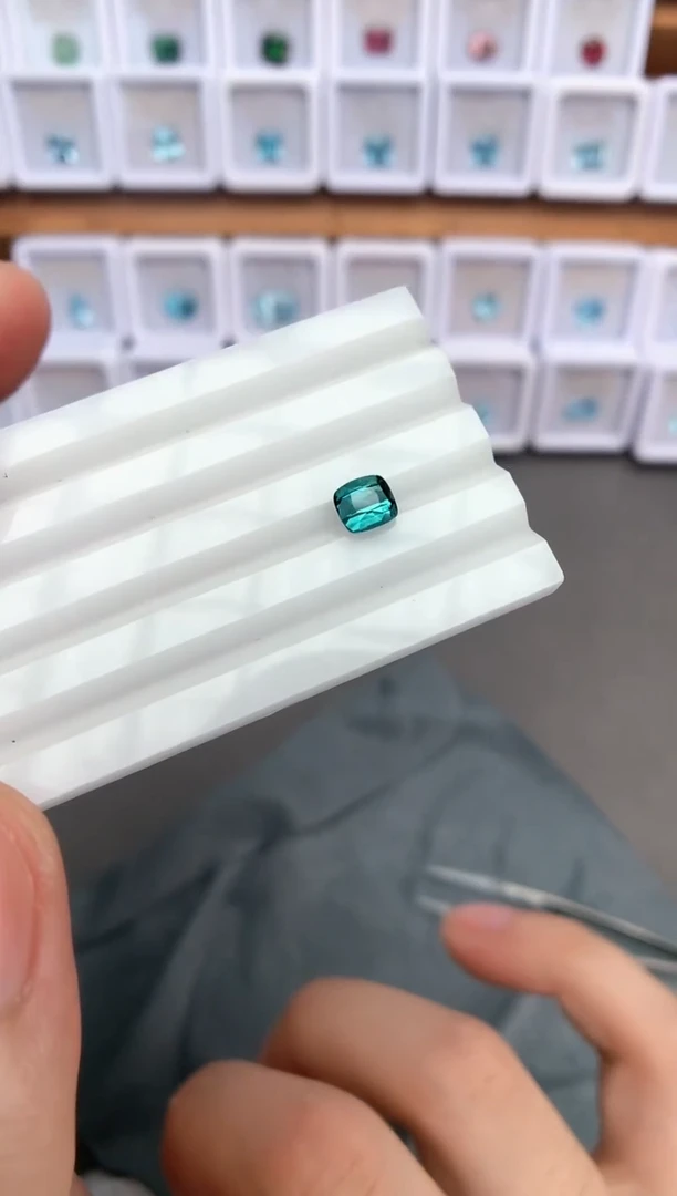 未镶嵌裸石定制碧玺0.71ct  10112