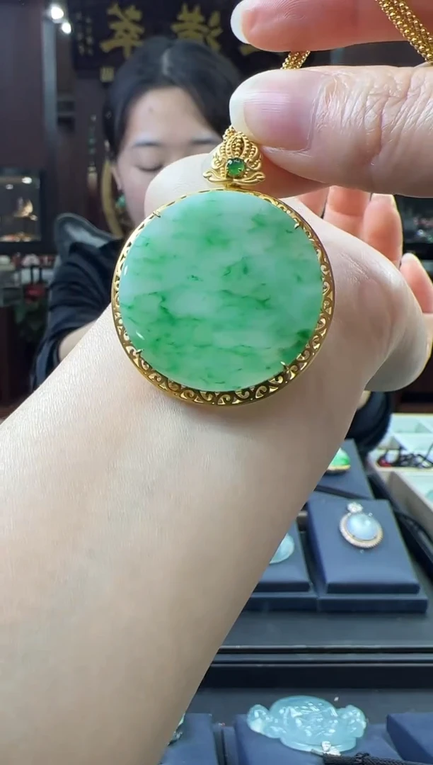 【闪购商品】翡翠挂件18K金镶嵌圆牌不含链