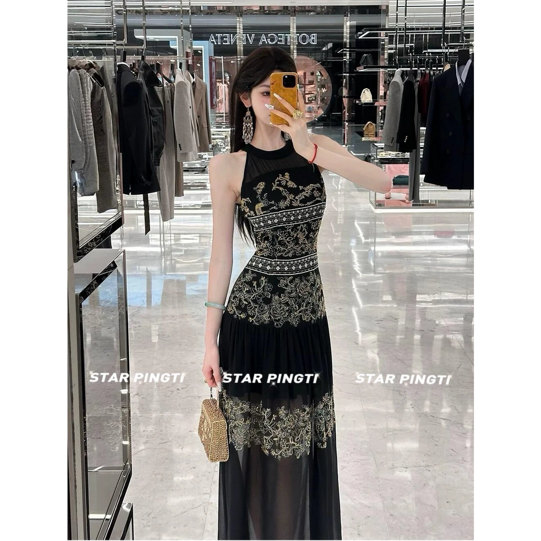 挂脖连衣裙女轻奢名媛长裙高级感重工刺绣晚礼服收腰显瘦雪纺裙子