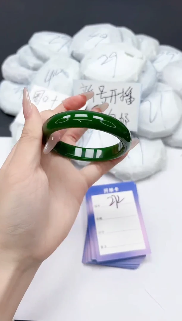 未镶嵌手镯石英质玉272/57