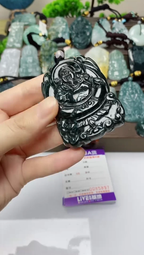 翡翠未镶嵌颈饰