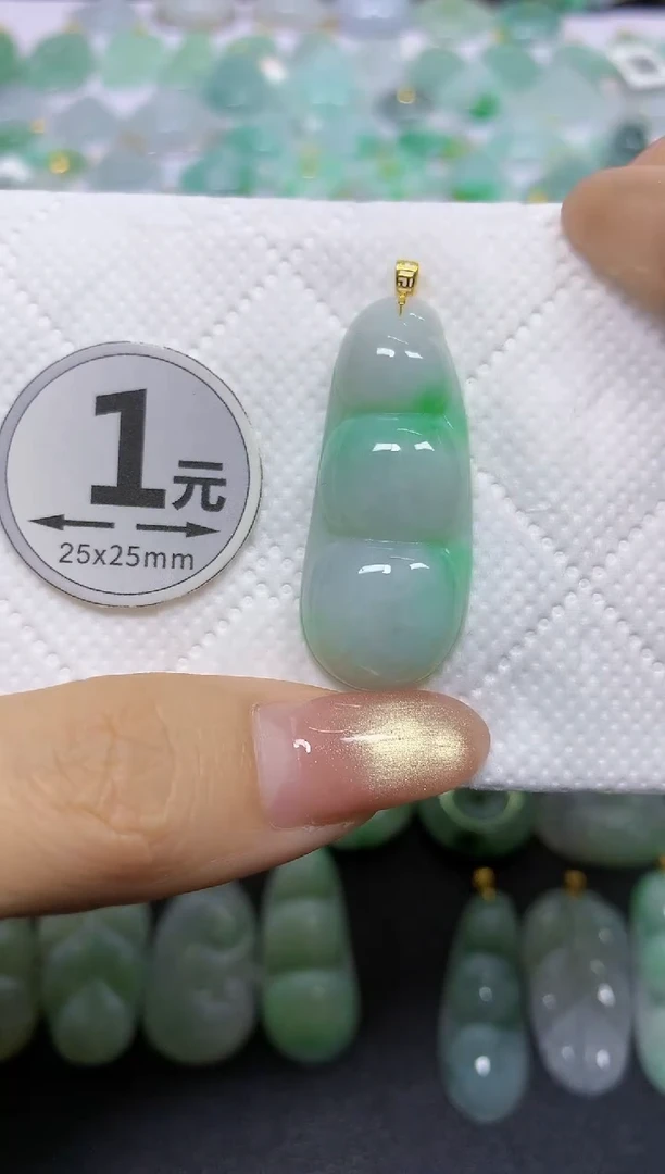 颈饰18K金镶嵌翡翠天然翡翠A货