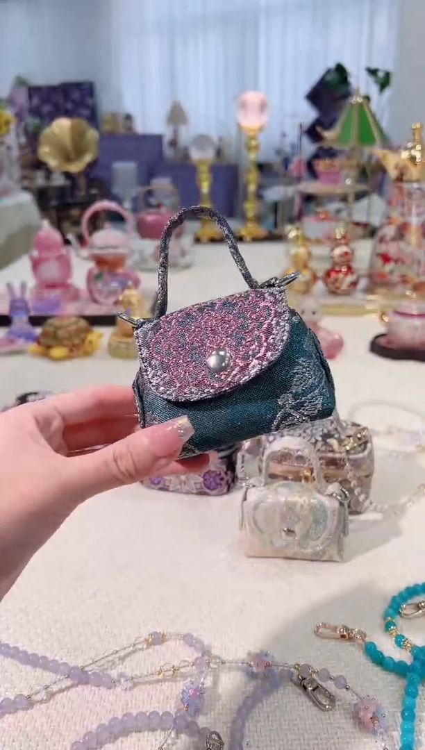 耳机包如图--------