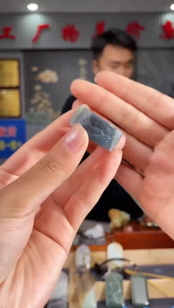 和田玉未镶嵌颈饰1