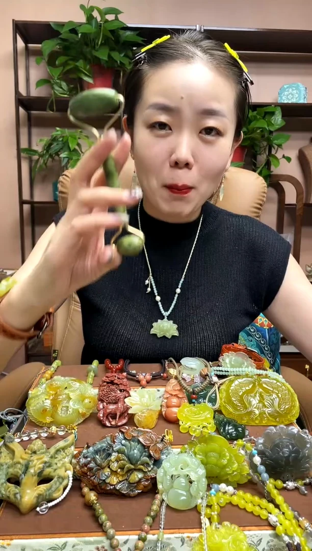未镶嵌岫玉颈饰多样性发货发其中之一