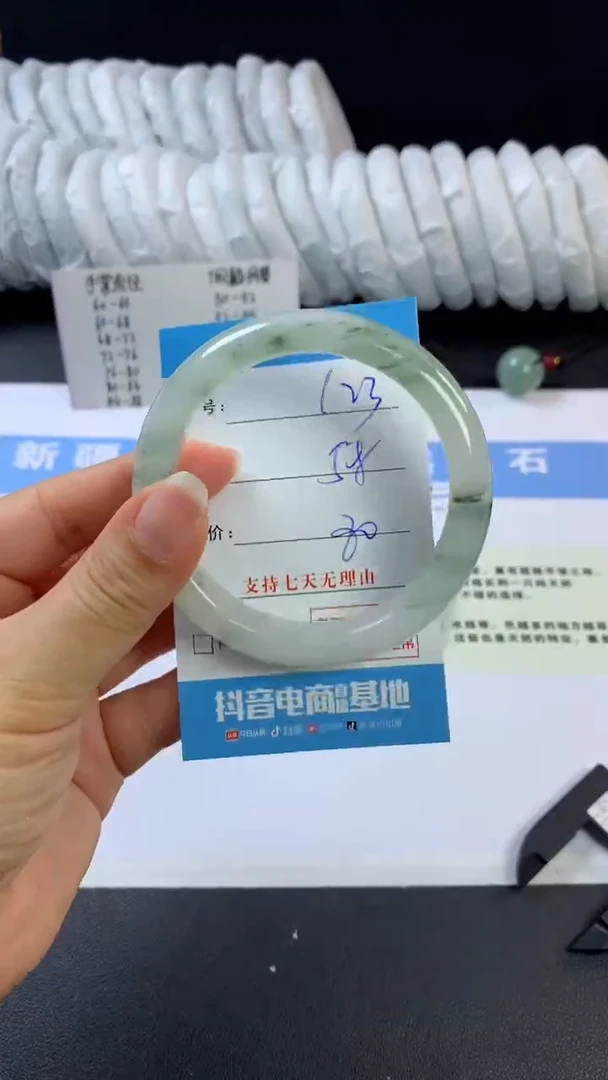 【闪购商品】石英质玉手镯未镶嵌F123