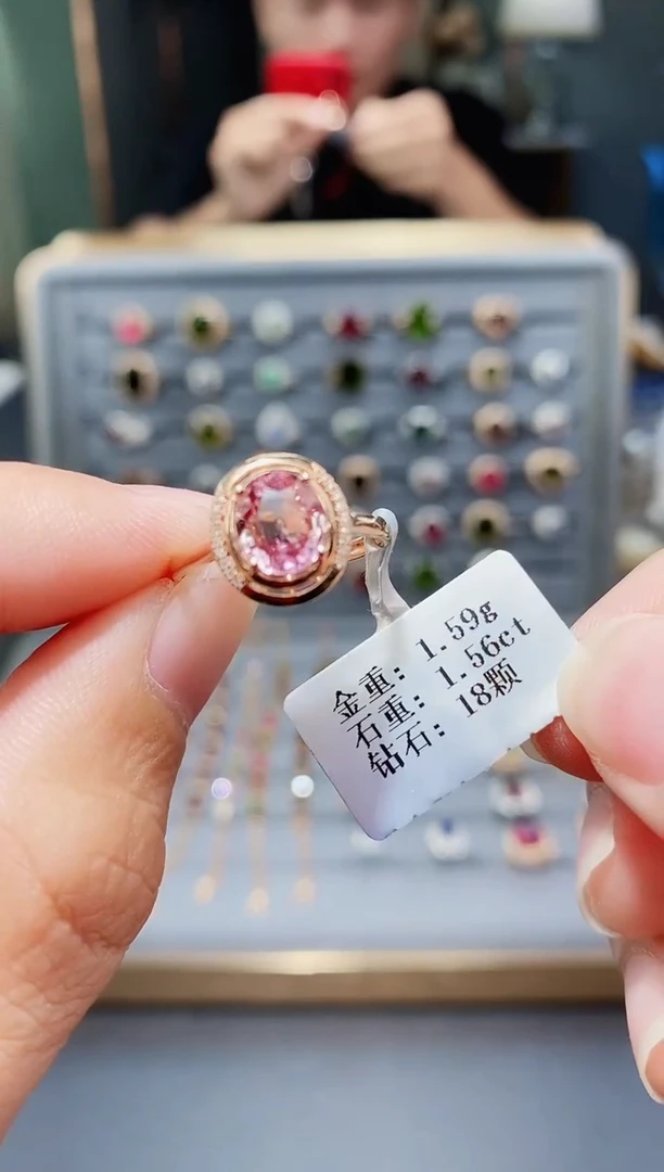 18K金镶嵌戒指碧玺1.56.