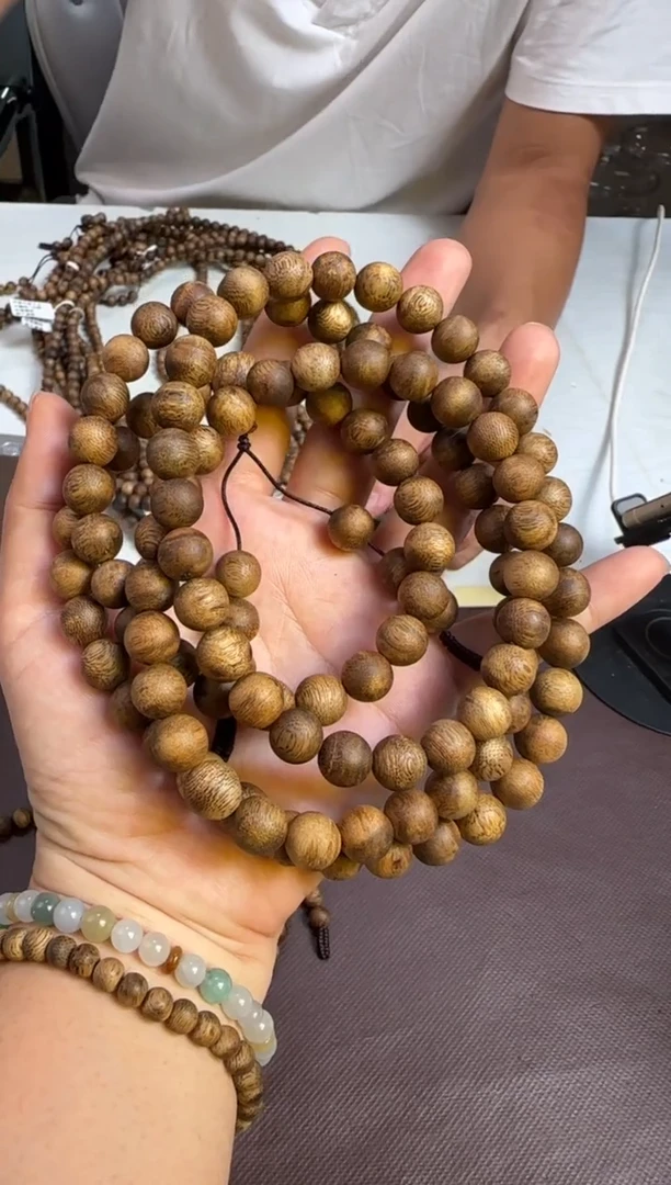 沉香手串?**?窖藏款海南老白棋留疤正圆珠10mm108颗多样性发1