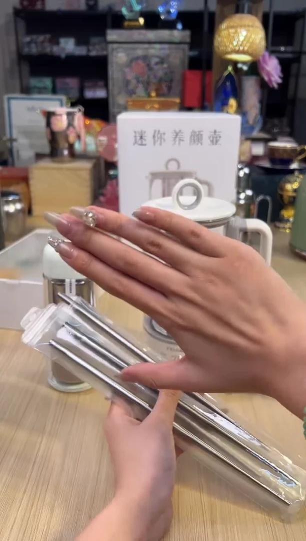 211钛煮茶壶600ML-杏仁白+