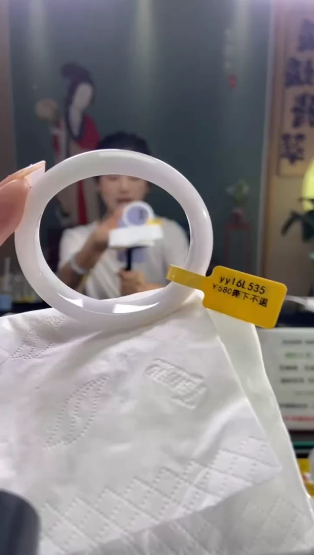 未镶嵌手镯（贵妃镯）翡翠圈口x51-52