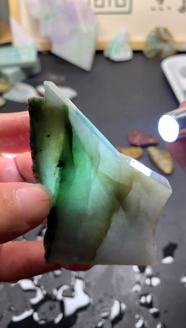 【闪购商品】翡翠颈饰未镶嵌天然翡翠A货