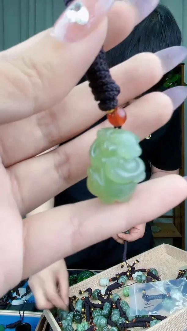 和田玉未镶嵌挂件拍一发一，多样性发货！