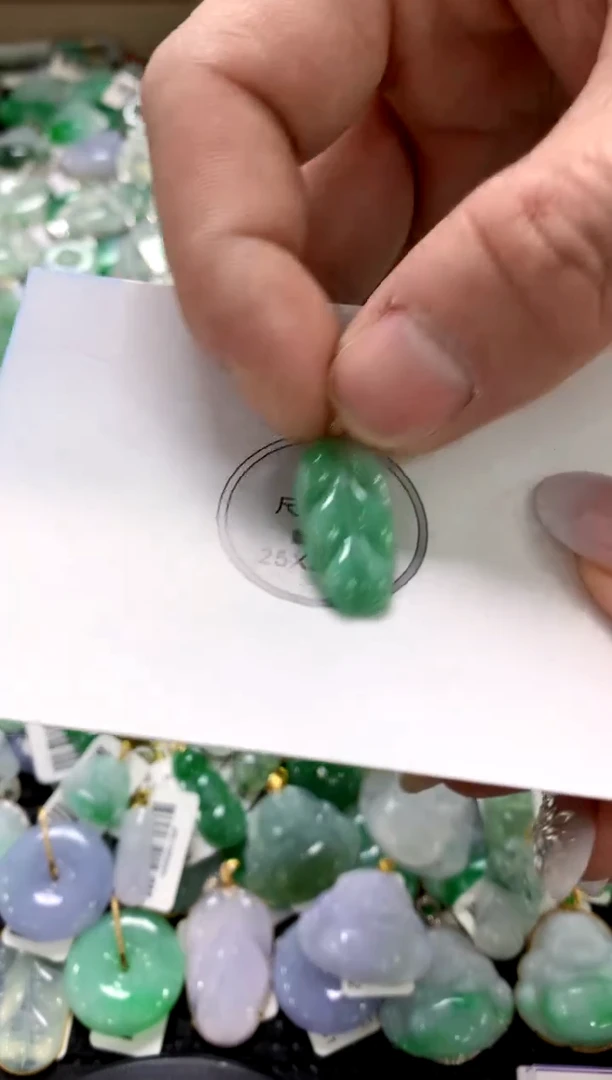 颈饰18K金镶嵌翡翠1111111111111111