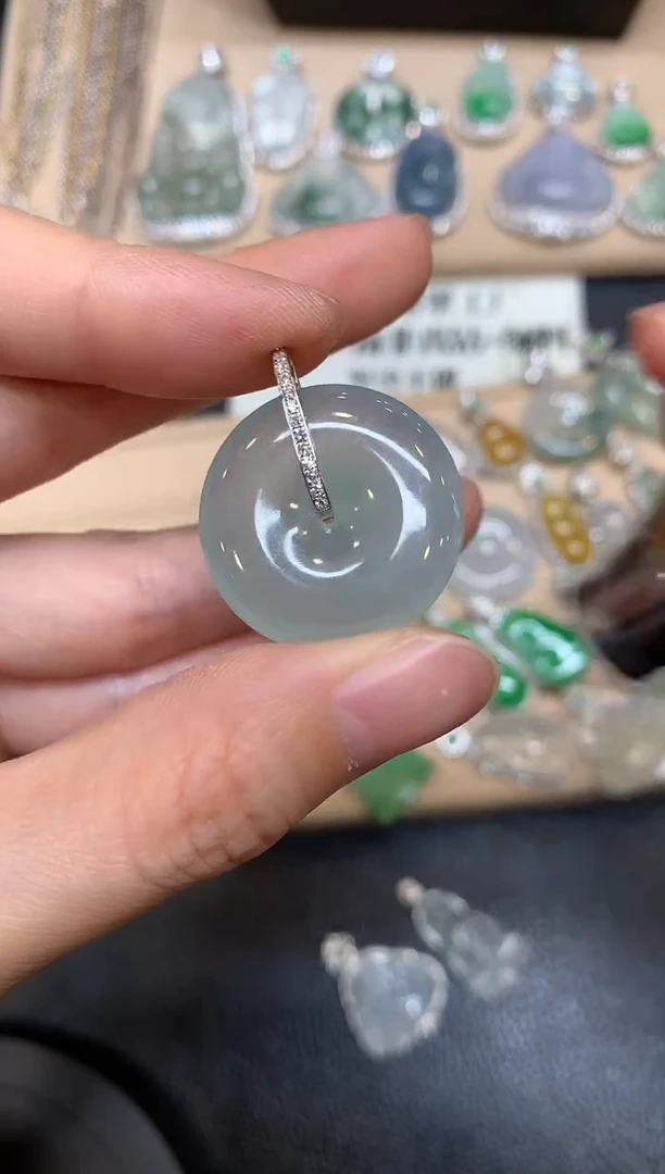 【闪购商品】翡翠颈饰18K金镶嵌平安扣【无服务费