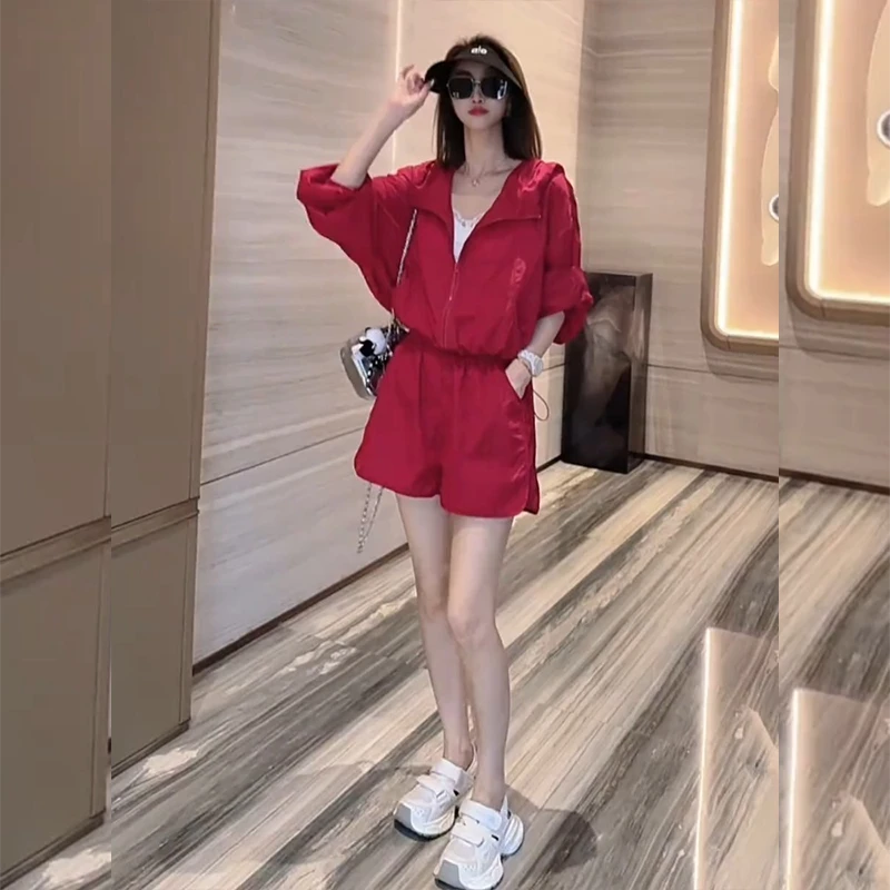 2025超火夏装一整套休闲慵懒风减龄红色外套短裤女运动防晒服套装
