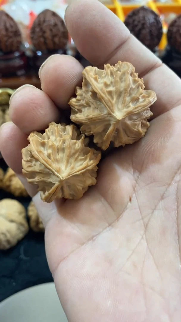 【闪购商品】文玩核桃手串奇山三棱