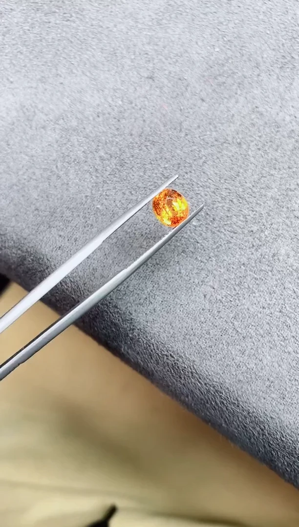 未镶嵌裸石石榴石（芬达石）2.12ct