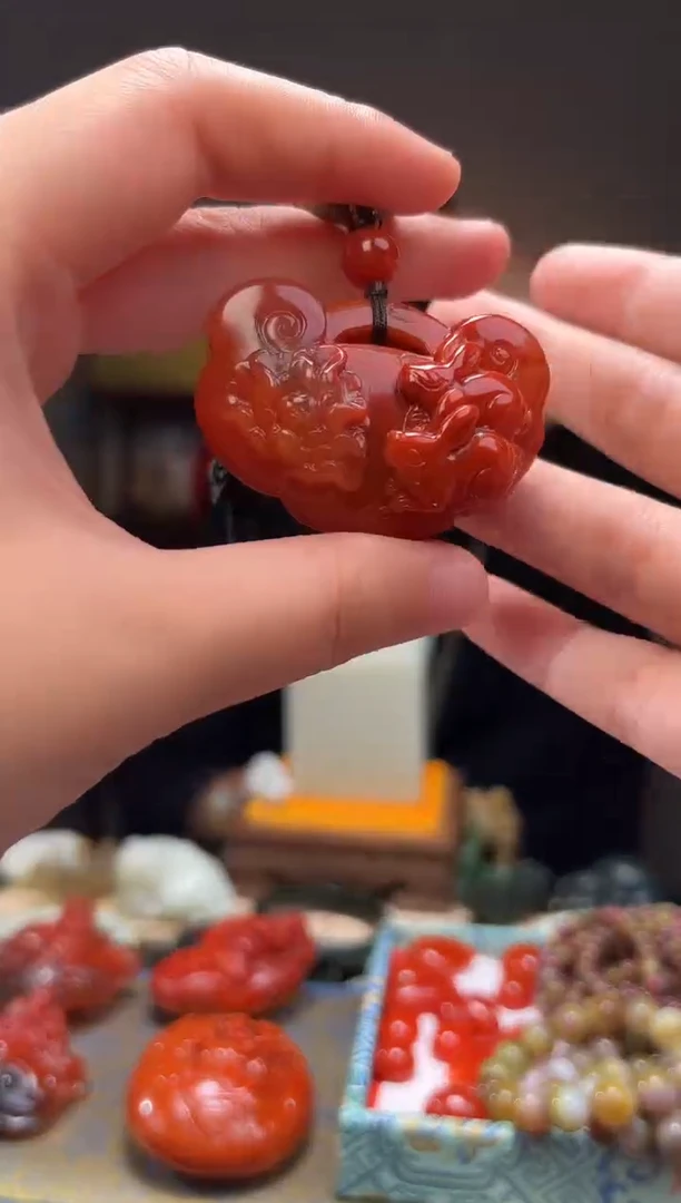 颈饰未镶嵌南红玛瑙吊坠