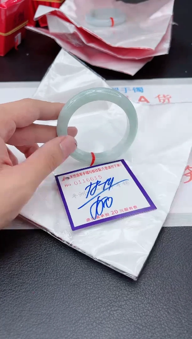 翡翠手镯未镶嵌1