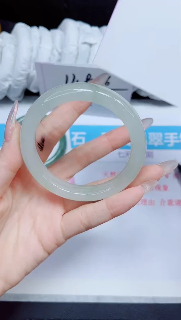 石英质玉手镯未镶嵌42.