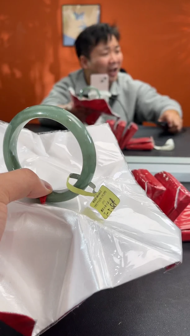 未镶嵌手镯翡翠57