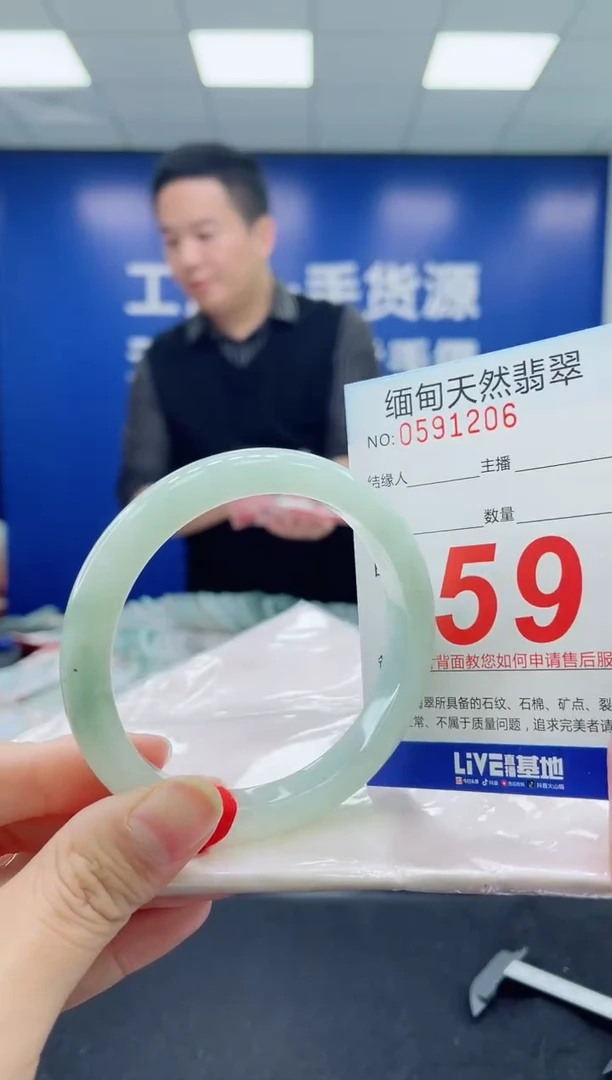 未镶嵌手镯翡翠天然翡翠手镯