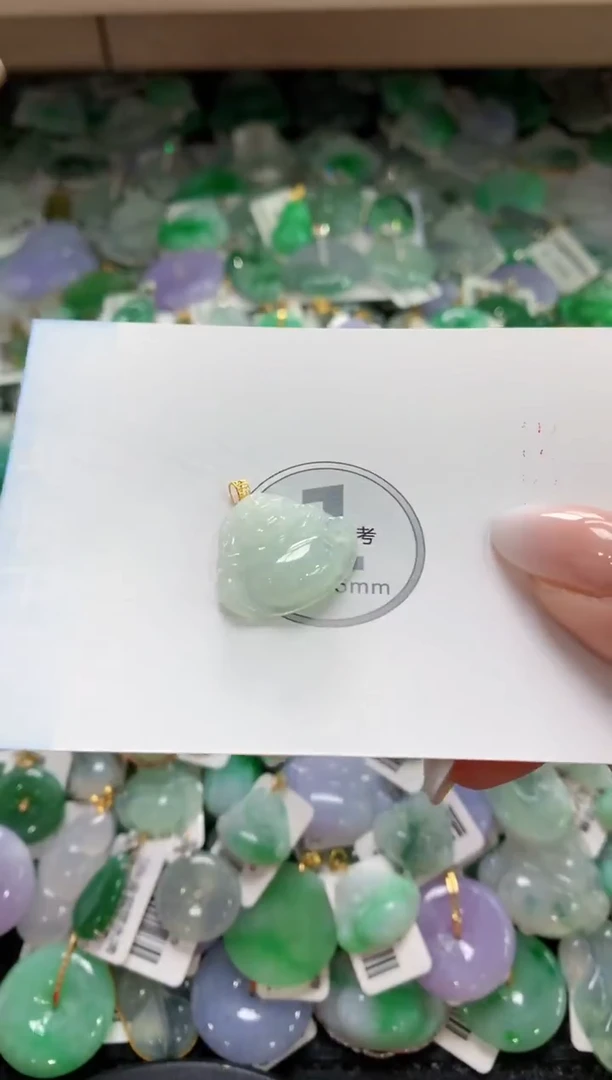 颈饰18K金镶嵌翡翠1111111111111111