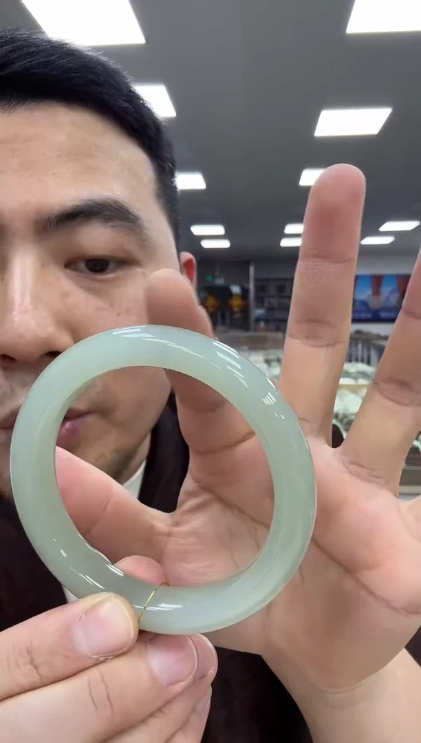 和田玉手镯未镶嵌60.5  077