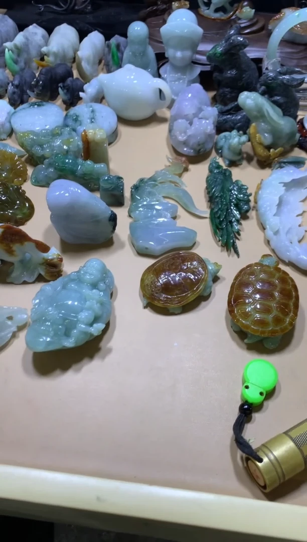 未镶嵌挂件翡翠猫*翡翠摆件