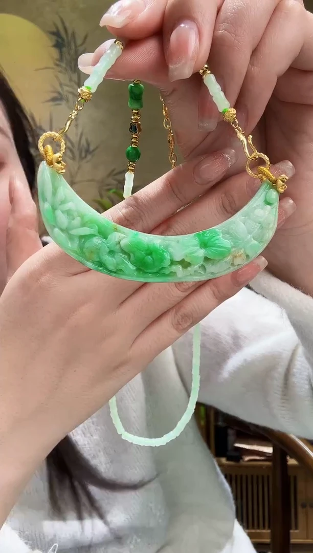 颈饰未镶嵌翡翠吊坠