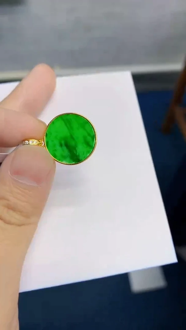 翡翠未镶嵌颈饰             1