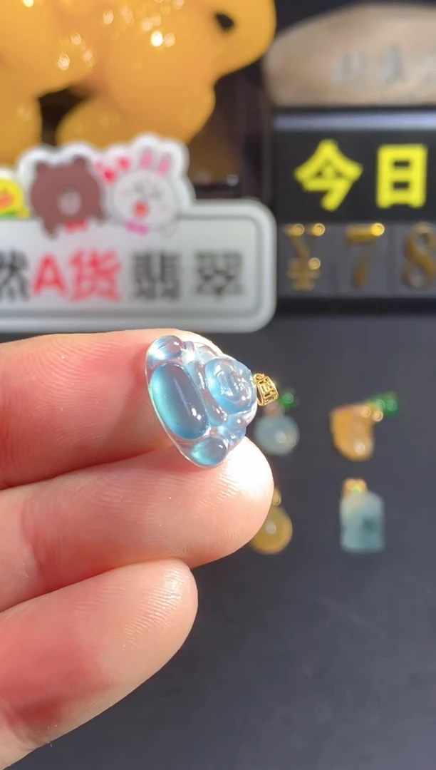 颈饰18K金镶嵌翡翠