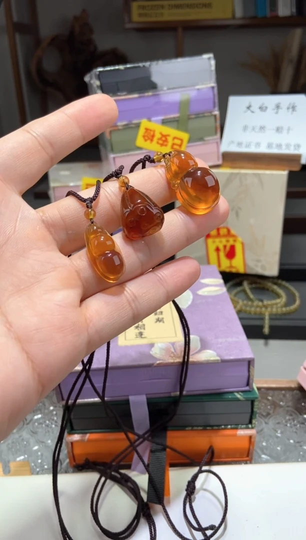 琥珀颈饰未镶嵌葫芦+莲蓬+四季豆