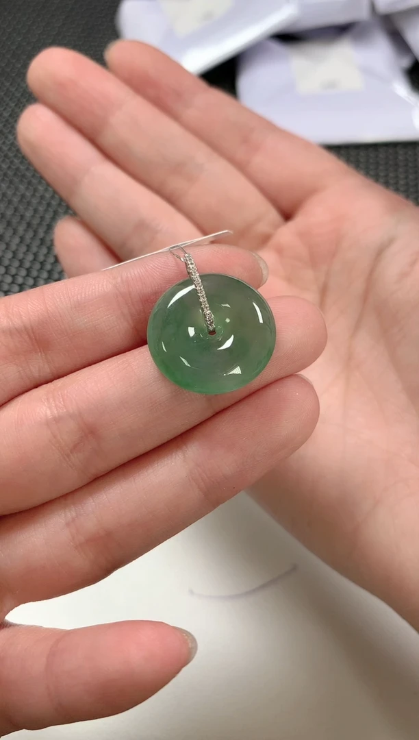 翡翠18K金镶嵌颈饰81